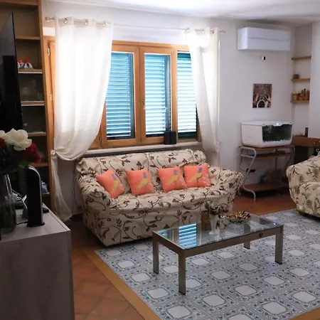 Lunare Homestay *